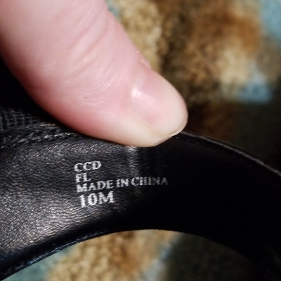 NWOT Style Charles black wedges. Size 10 - Picture 7 of 8